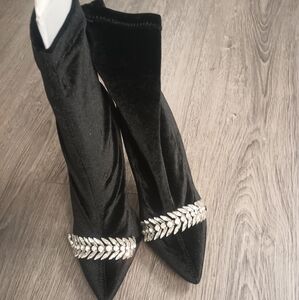 Elegant Black Velvet Women's Shoes with Silver Accents